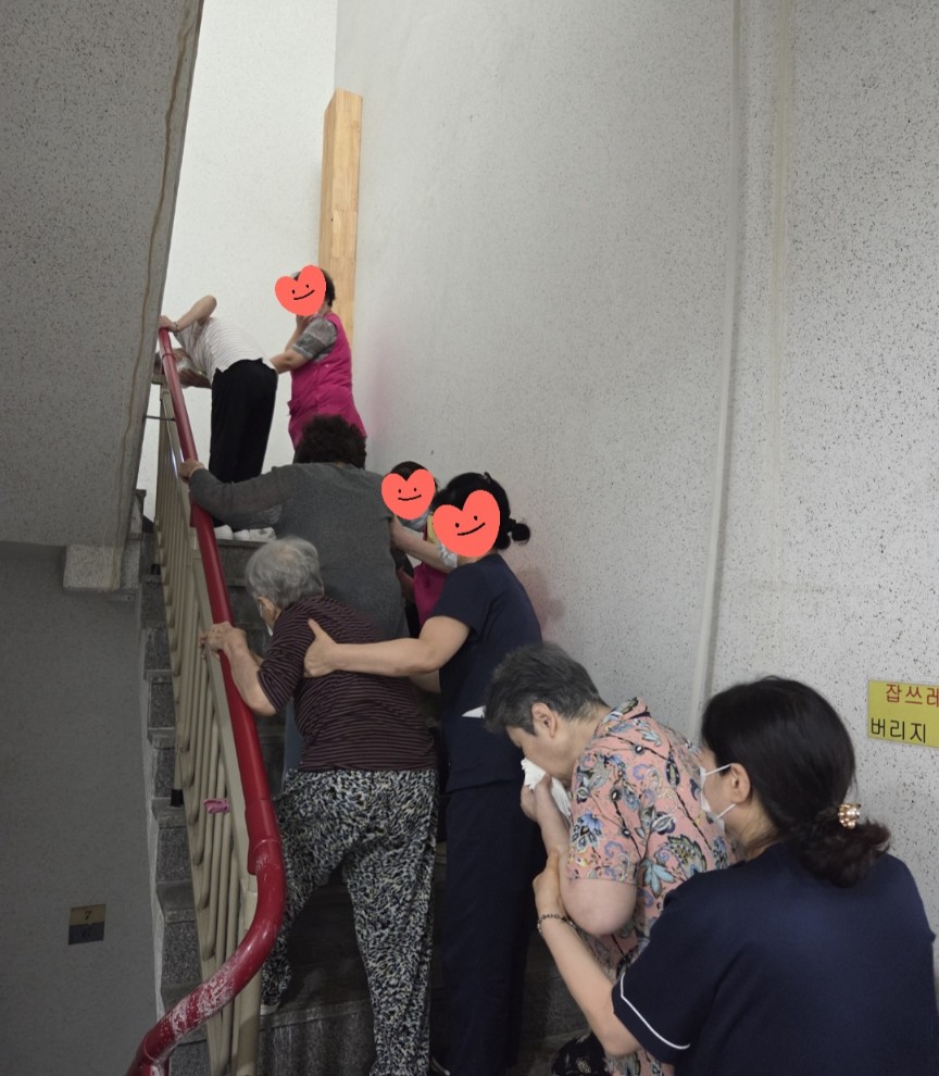 2105729447_SAIugVE5_1bc2e837f3d0a7e28b4f0a7e23a6502892697fe0.jpg 이미지크게보기