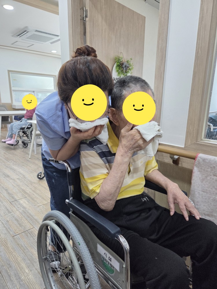 2105729447_szfWD8IK_b3a3937c986a6e9f2274b9e0c37753c5c2f41bbf.jpg 이미지크게보기